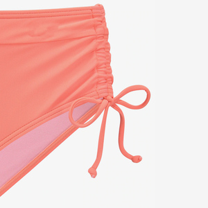 Conjunto de bikini de dos piezas color coral para mujer, top push-up con lazo lateral y braga de spandex y nailon. - Product Image 4