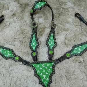 ชุดอุปกรณ์ม้าตะวันตกหนังแท้คุณภาพสูง ดีไซน์ทันสมัย ปรับแต่งได้ พร้อมลายพิมพ์ตกแต่งที่บังเหียนและสายรัดอก ตัวล็อคแบบหัวเข็มขัด ป้องกันสนิม - Product Image 3