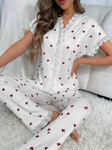 Conjunto de pijamas de mujer con estampado de logotipo personalizado OEM, pijamas holgados de manga corta y pantalones largos con cuello en V de encaje en contraste, ropa cómoda para el hogar - Product Image 2