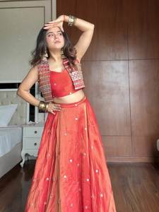 Choli Moderno y Elegante con Estampado Digital Completo, con un Aspecto Muy Suave y Bonito, con un Elegante Adorno en el Bajo, en Venta - Product Image 3