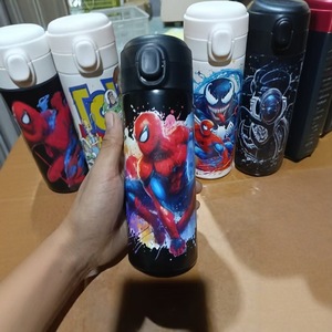 Botella de Agua Deportiva de Acero Inoxidable con Aislamiento al Vacío para Niños, Estudiantes y Escolares, Portátil para Campamento y Senderismo, Diseño de <span class=keywords><strong>Spiderman</strong></span> - Product Image 1
