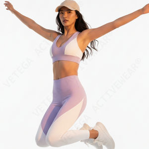 Ensemble de sport pour femmes Vetega Aspen - Haut de compression en nylon et leggings respirants taille haute avec fines bretelles et dos ouvert - Product Image 2