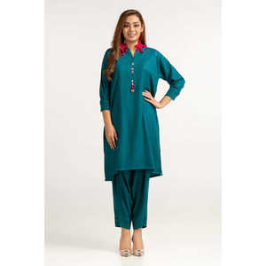 Ensemble chemise et pantalon pour femme en tissu jacquard vert teinté avec décoration boutonnée - Product Image 5