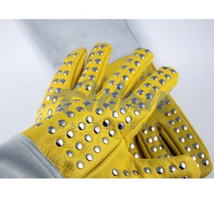 ADAN INSTRUMENTOS Guantes de cuero de manga larga personalizados para instrumentos veterinarios Protección contra mordeduras y patas para el manejo de animales - Product Image 3