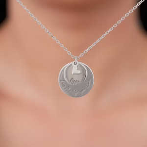 Collar de nombre de monedas en capas de plata personalizado de GIVA Jewelry, accesorio de moda - Product Image 1
