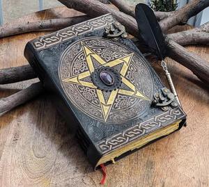 Ágata hecha a medida Escribe tu historia Lujoso diario de cuero en relieve Cuaderno de notas. Ideal para regalar y uso personal - Product Image 1