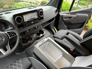 ข้อเสนอสุดพิเศษ ปี 2024 เมอร์เซเดส-เบนซ์ สปรินเตอร์ 2500 AWD ทรานส์ฟอร์เมอร์ 144WB 10 ที่นั่ง เกียร์อัตโนมัติ - Product Image 2