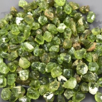 Péridot naturel rugueux de qualité de coupe à facettes