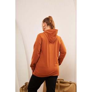 เสื้อสเวตเชิ้ตมีฮู้ดสีคาเมลไซส์พลัส - Product Image 5