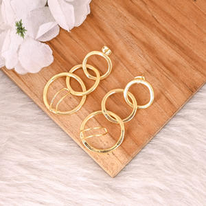 Pendientes de Botón Colgantes de Latón Chapado en Oro con Logotipo Personalizado, Fabricante de Joyería Personalizada, Pendientes de Botón de Latón de Alta Calidad, Pedido al por Mayor - Product Image 3