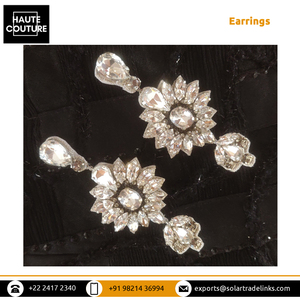 Boucles d'oreilles en cristal de tournesol brodées à la main avec broche et vis pour vêtements de mariage/de mariée - Product Image 3