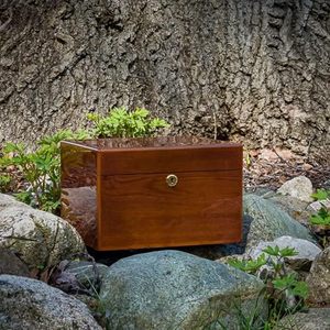 Devotion Oak Memorial Chest Urna de cremación para cenizas por Howard Miller Madera Urna conmemorativa de madera Urna de cremación de tamaño para adultos - Product Image 6