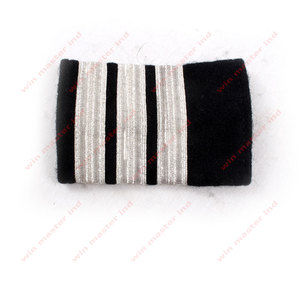บอร์ดไหล่ Epaulette คุณภาพ Hihg สีดําทองแบบกําหนดเองพร้อมแผ่นรองไหล่แบบมีสายทําจากผ้าไหม Mylar และแท่ง - Product Image 4