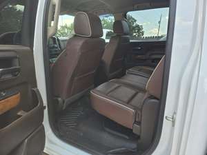 Chevrolet Silverado 2500HD 4WD 2017 Usada en Buen Estado - Product Image 5