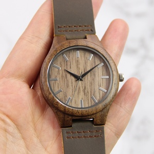 Reloj de Madera de Nogal Hecho a Mano con Correa de Cuero Genuino, Reloj de Madera con Movimiento Japonés, Regalo de Aniversario para Él, Regalo para Padrinos de Boda - Product Image 5