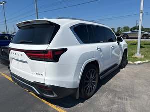 Lexussss LX 2024 F Sport Handling AWD d'occasion offre d'origine 600 - Product Image 4