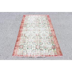 Tapis turc vintage, tapis de 3,8 x 6,3 pieds, tapis à imprimé animalier avec accents rouges - Product Image 1