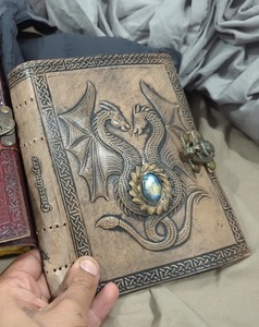 Diario de cuero antiguo de doble dragón personalizable con encuadernación de costura de sillín de hilo - Product Image 3