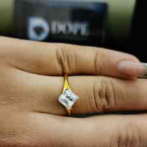 แหวนเพชรทรงสี่เหลี่ยมหรูหรา ดีไซน์เรเดียนท์คัท ทองคำแท้ 14 กะรัต ประดับเพชรแล็บสร้างสรรค์ ได้รับการรับรองจาก IGI สำหรับทั้งชายและหญิง จาก DOPE JEWELLS ทันสมัย - Product Image 6