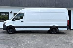 Mercedes-Benz Sprinter 2500 2023 Usada en Buen Estado, Furgoneta de Carga de 3 Puertas con Distancia Entre Ejes de 170 Pulgadas y Techo Alto - Product Image 4