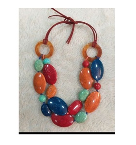Collier de perles en résine à la mode fait à la main à partir de pierres en résine à vendre en vrac de l'Inde collier en bois de résine en gros - Product Image 1