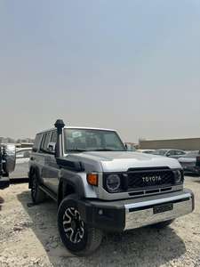 ใหม่/มือสอง สำหรับ LC 78 ฮาร์ดท็อป 4x4 2.9L 8 สูบ LX SUV เกียร์อัตโนมัติ ภายในเบาะหนังสีเข้ม - Product Image 2