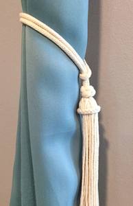 Attache de rideau en coton de luxe avec pompon : Porte-rideau en drapé écru - Product Image 2