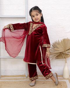 High on Demand Bollywood Inverno Desgaste Veludo Cording Sequência Trabalho Bordado Terno Kurti Set Com Dupatta da Índia - Product Image 4