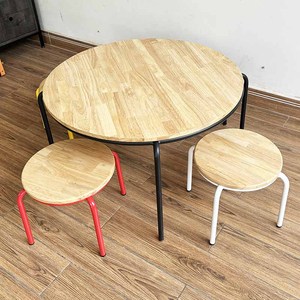 Ensemble table et 4 chaises de maternelle au design moderne KGD023 avec plateau en bois et pieds en fer multicolores, mobilier scolaire - Product Image 6