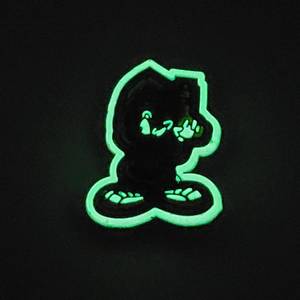 Parche de PVC personalizado en 3D que brilla en la oscuridad, logotipo de goma iluminado con bordado de encaje, diseño de logotipo personalizable - Product Image 6