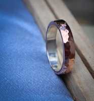 Venta al por mayor de anillos de cobre de moda joyería de oro rosa Chapado en cobre parejas anillos encanto anillos para hombre y mujer