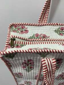 Bolsa de Mano Grande de Algodón Hecha a Mano, Acolchada en Turquesa con Bordado Rojo, Cierre de Cremallera, para Viajes de Verano y Compras Diarias - Product Image 6