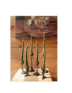 Petit bougeoir en métal de forme compacte et élégante idéal pour la décoration de table ou les bougies festives - Product Image 4