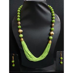 Conjunto de collar y pendientes de cuentas verdes hechas a mano con cuentas de semillas, joyería de declaración étnica, joyería de cuentas tradicional india para mujer - Product Image 1