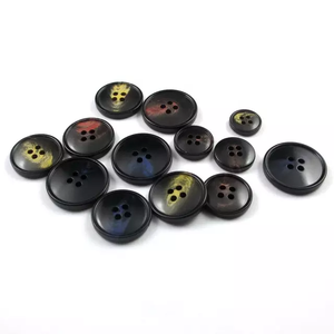 Boutons de bouton de corne à la mode 2024 usine colorée en gros 4 trous Flatback bouton de résine de corne imitée abordable de l'inde - Product Image 2