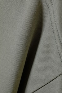 เสื้อยืดทรงบ็อกซี่ 190 GSM ผ้าฝ้ายผสมโพลีเอสเตอร์ น้ำหนักเบา ระบายอากาศดี สไตล์สตรีทแวร์ลำลอง เหมาะสำหรับใส่ในฤดูร้อน รับผลิตแบบ OEM และรับผลิตภายใต้แบรนด์ของลูกค้า - Product Image 2