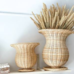 Jarrón de Ratán Heritage Manor - Product Image 1