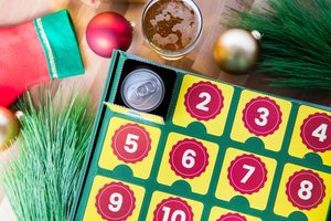 Vente en gros de boîte de calendrier de l'avent de bière de 355ml personnalisée emballage de <span class=keywords><strong>vin</strong></span> en relief et boîte à jus de fruits pour la fête de Noël et du Nouvel An - Product Image 2
