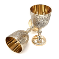 Gobelet élégant en laiton médiéval pour la communion au vin et les célébrations royales Verres uniques