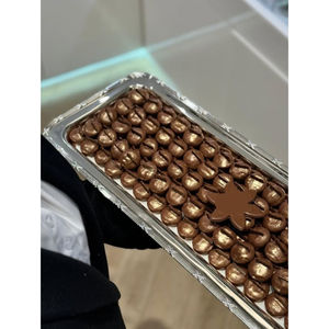 Bandeja de chocolate de metal plateada hecha a mano con asa Bandeja de chocolate decorativa de último diseño Dulces Plato de postre Mejor precio - Product Image 2