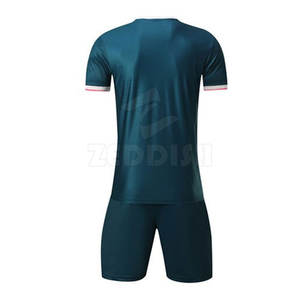 Uniformes de fútbol personalizados 2025 Conjuntos de ropa de equipo de último diseño para la temporada de invierno - Product Image 2