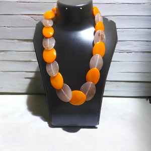 Collar colorido de resina epoxi con diseños personalizados Aspecto ligero, duradero y moderno - Product Image 2