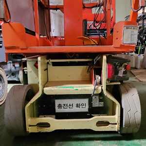 Plateforme de travail aérienne mobile à ciseaux électriques [JLG] - Conception mince, haute efficacité, garantie de 3 ans, grande portée verticale - Product Image 2