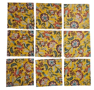 Serviette en tissu traditionnelle jaune à fleurs, réutilisable, carrée, imprimée à la main, 40 cm x 40 cm, usage quotidien - Product Image 1