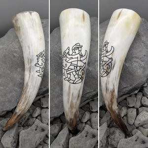 Cuerno para beber vikingo artesanal Natural de alta calidad con soporte, logotipo tallado estilo Ángel pulido para boda o decoración del hogar - Product Image 1