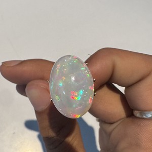 Pierre de forme ovale opale blanche polie utilisée pour la fabrication de bijoux de grande taille - Product Image 2