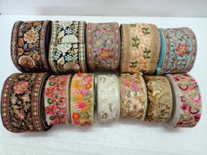 Rubans brodés à la machine sur mesure en différents modèles et couleurs multiples pour robes de mariée dans les tailles au choix du client - Product Image 3