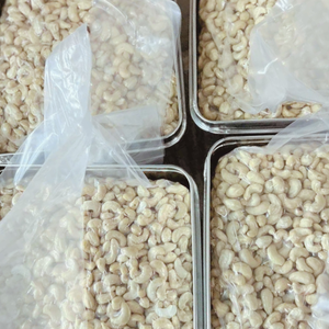 เม็ดมะม่วงหิมพานต์อบแห้ง คัชชู บาดัม ซานติโก บรรจุภัณฑ์แบบกำหนดเอง เม็ดมะม่วงหิมพานต์ ขนาด W180 W240 W320 - Product Image 1