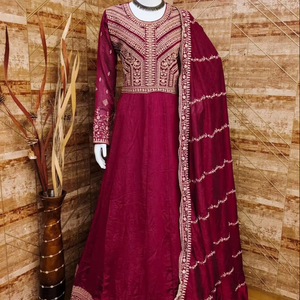 Elegante Shalwar Kameez de seda completamente cosida con estilo 3M Flair y Dupatta bordada | Ideal para ropa festiva y de fiesta - Product Image 1