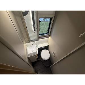 Autocaravana Bailey Adamo XL Coachbuilt Automática de 180 CV, Blanca, con Motor de Aluminio y Cocina - Product Image 2